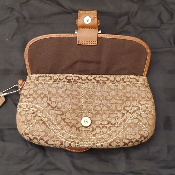 Coach wristlet - Picture 3 of 4